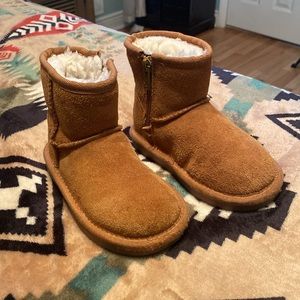 Toddler size 8 shoes. In great condition.